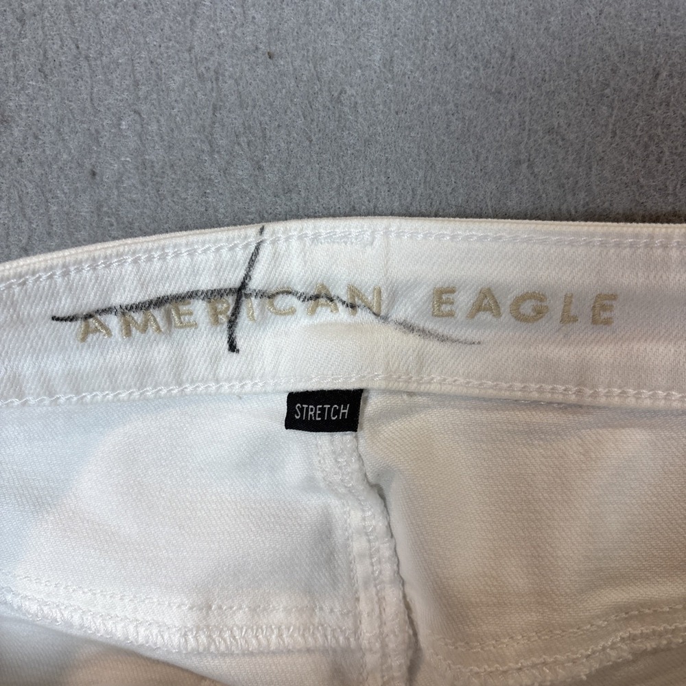 American Eagle Women Size 6 Mom Jean Stretch Regular High Rise White EUC - Picture 11 of 11